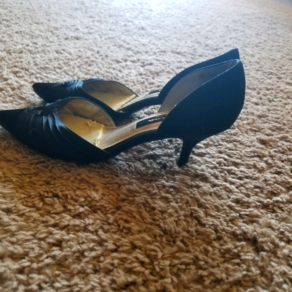 Nina New York black heels